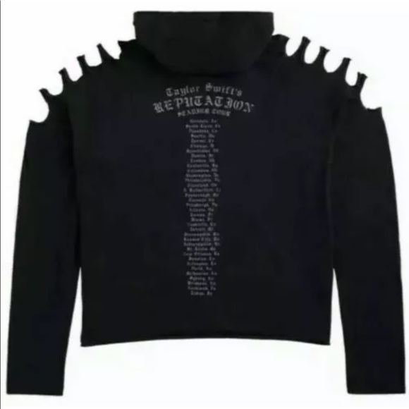 Taylor Swift Reputation Tour Cropped Hoodie Price is FIRM. Thank you🙏 - Picture 3 of 8